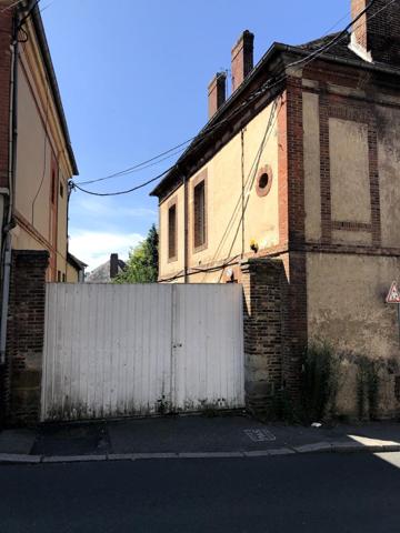 Beau presbytère à aménager en logements