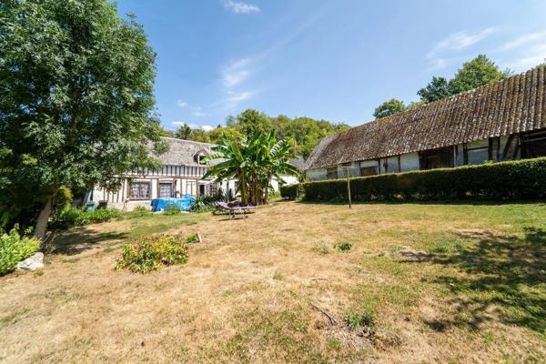 Maison à rénover.  Lisière de forêt, au calme. Terrain de 6 351 m².