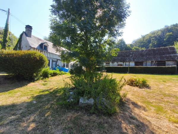 Maison à rénover.  Lisière de forêt, au calme. Terrain de 6 351 m².