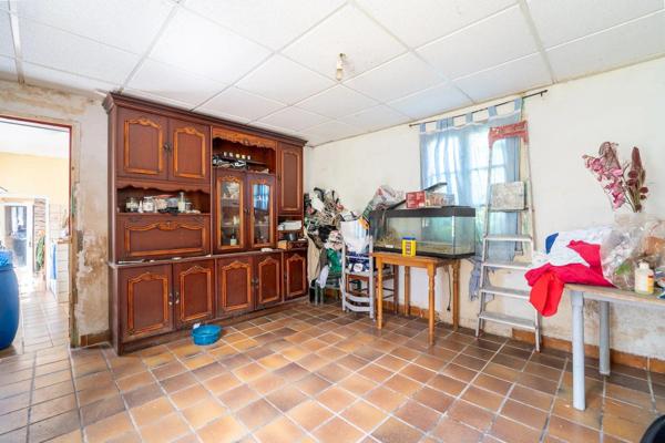 Maison à rénover.  Lisière de forêt, au calme. Terrain de 6 351 m².
