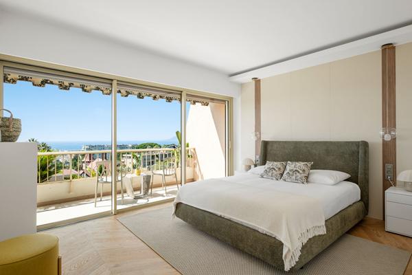 CANNES CALIFORNIE - SUPERBE 5 PIÈCES - TERRASSE & VUE MER