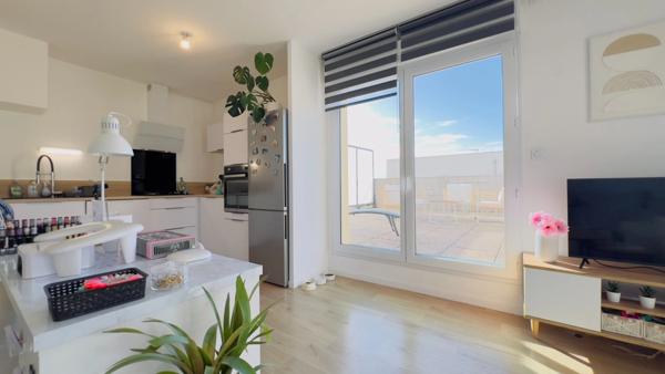 BREST (29) – Quartier Mésioual : superbe appartement T2 de 46,54 m² habitable, situé au dernier étage, avec terrasse ensoleillée, parking souterrain et cave.