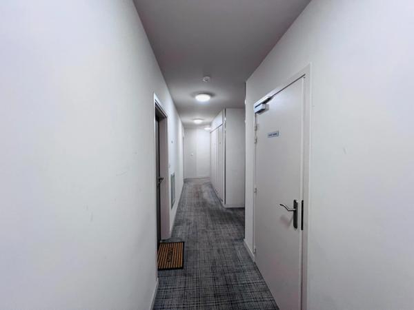 BREST (29) – Quartier Mésioual : superbe appartement T2 de 46,54 m² habitable, situé au dernier étage, avec terrasse ensoleillée, parking souterrain et cave.