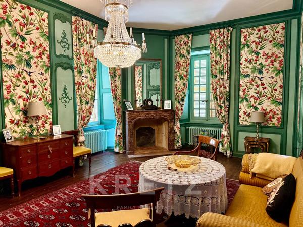 Haut Anjou - Château du XVIIe classé MH avec dépendances, parc 18ha, rivière, bois