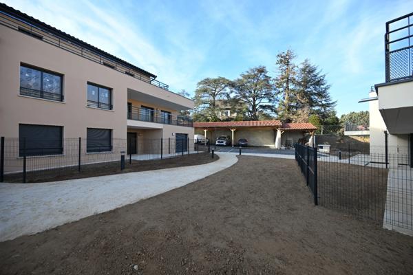 Appartement neuf avec stationnement couvert inclus : Espaces Lumineux et Confort Moderne pour Votre Nouveau Cadre de Vie