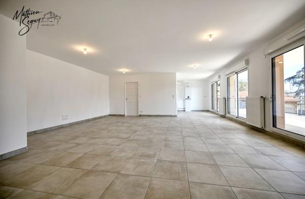 Appartement neuf avec stationnement couvert inclus : Espaces Lumineux et Confort Moderne pour Votre Nouveau Cadre de Vie