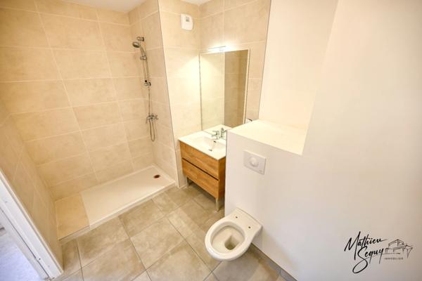 Appartement neuf avec stationnement couvert inclus : Espaces Lumineux et Confort Moderne pour Votre Nouveau Cadre de Vie