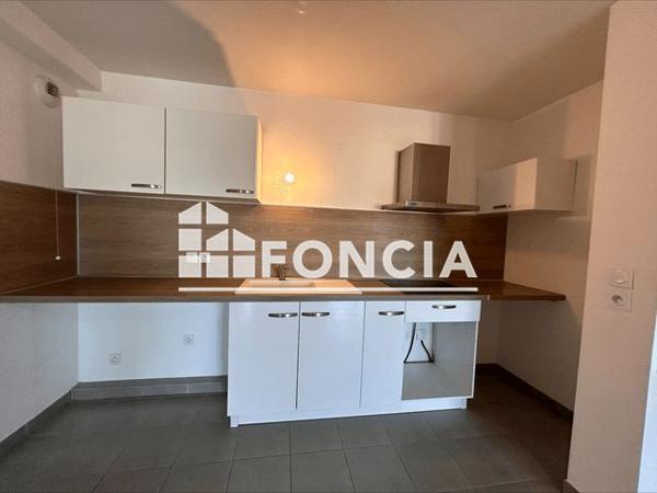 Location Appartement 3 pièces 64.53 m² - AVENUE GABRIEL BARBAROUX Le Luc 83340