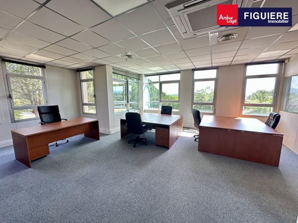 EXCLUSIVITÉ - BUREAUX À VENDRE AVEC VUE DÉGAGÉE