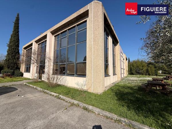 BUREAUX AVEC PARKINGS PRIVATIFS À LOUER AIX EST