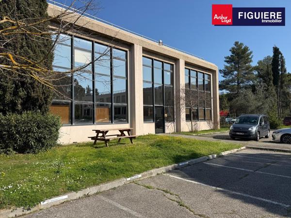 BUREAUX AVEC PARKINGS PRIVATIFS À LOUER AIX EST