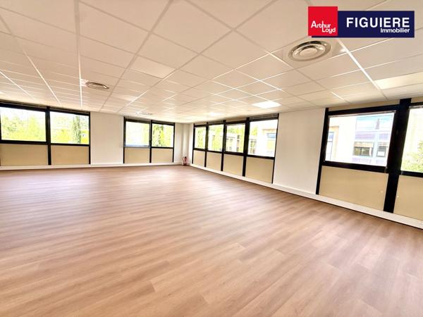 BUREAUX AVEC PARKINGS PRIVATIFS À LOUER AIX EST