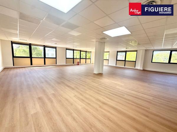 BUREAUX AVEC PARKINGS PRIVATIFS À LOUER AIX EST