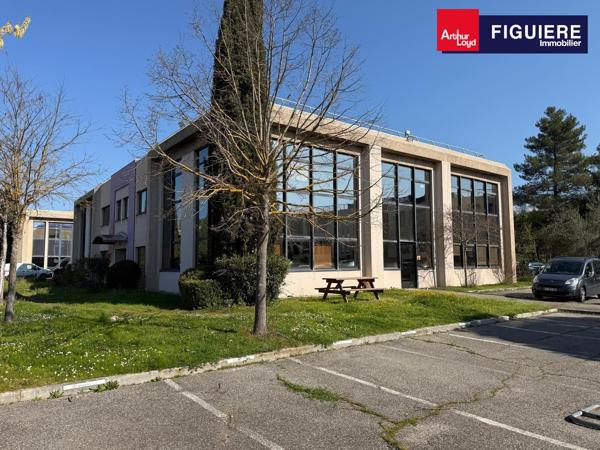 BUREAUX AVEC PARKINGS PRIVATIFS À LOUER AIX EST
