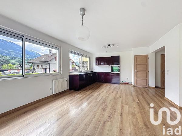 Appartement 4 pièces de 86 m² à Saint-Pierre-en-Faucigny (74800)