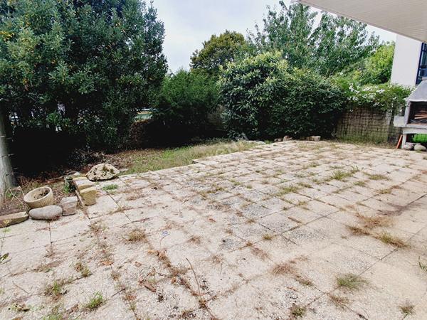 Orvault Vallée : EN VENTE Maison familiale au calme, sur la vallée du Cens, 124 m², 3 chambres et bureau, sous sol aménageable, garage. Jardin exposé Sud.