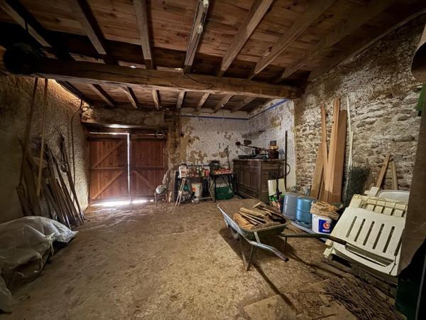 Dpt Hautes Pyrénées (65), à vendre SADOURNIN corps de ferme avec maison T6 de 125m² + grandes dépendances attenantes sur 8280 m² de terrain, au calme