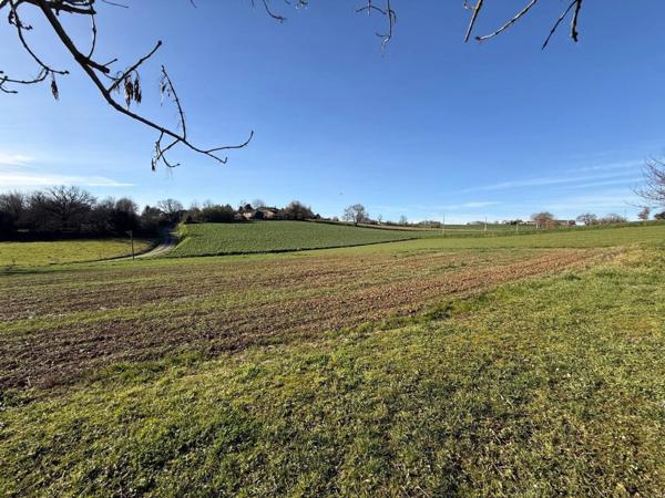 Dpt Hautes Pyrénées (65), à vendre SADOURNIN corps de ferme avec maison T6 de 125m² + grandes dépendances attenantes sur 8280 m² de terrain, au calme