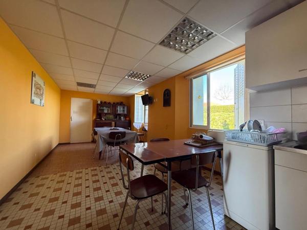 Dpt Hautes Pyrénées (65), à vendre SADOURNIN corps de ferme avec maison T6 de 125m² + grandes dépendances attenantes sur 8280 m² de terrain, au calme