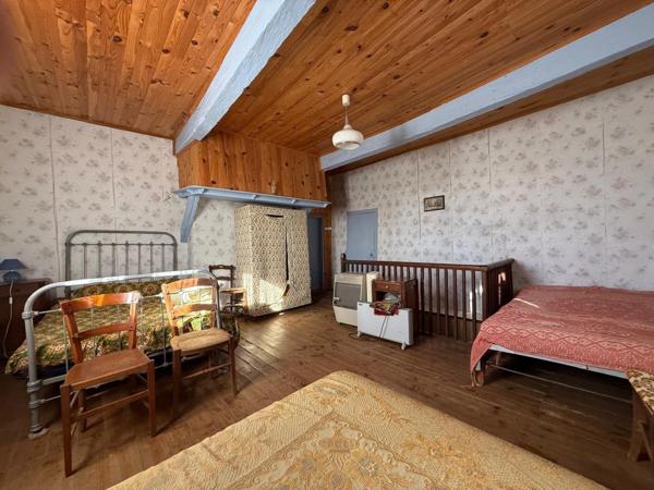 Dpt Hautes Pyrénées (65), à vendre SADOURNIN corps de ferme avec maison T6 de 125m² + grandes dépendances attenantes sur 8280 m² de terrain, au calme