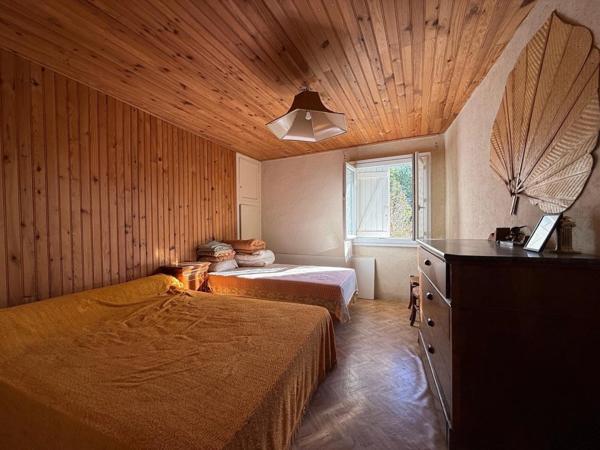 Dpt Hautes Pyrénées (65), à vendre SADOURNIN corps de ferme avec maison T6 de 125m² + grandes dépendances attenantes sur 8280 m² de terrain, au calme
