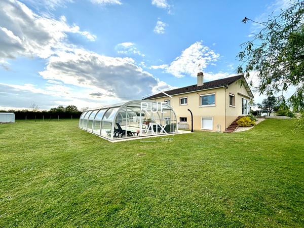 79200 CHATILLON SUR THOUET Maison rénovée au calme avec piscine à Chatillon-sur-Thouet