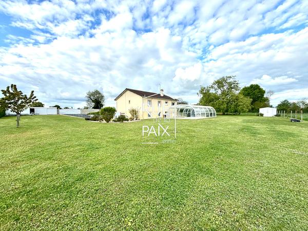 79200 CHATILLON SUR THOUET Maison rénovée au calme avec piscine à Chatillon-sur-Thouet