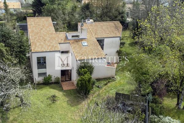 Lumineuse maison d’Architecte atypique à Lagord