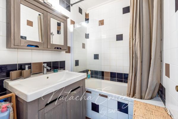 Appartement traversant et lumineux en dernier étage, dans le centre-ville de Montesson