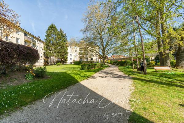 Appartement traversant et lumineux en dernier étage, dans le centre-ville de Montesson