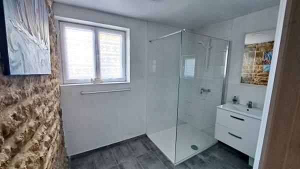 Maison en pierre sur joli terrain arboré et vallonné à Saint Martin des Fontaines