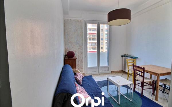 Appartement à louer    2 pièces •  Marseille 7