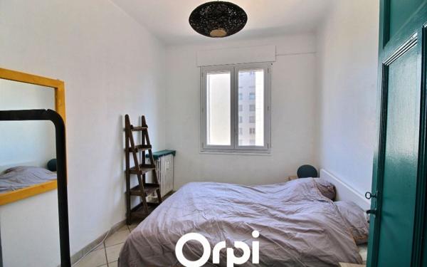 Appartement à louer    2 pièces •  Marseille 7