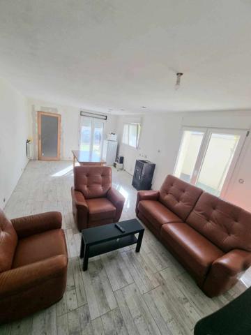 Pavillon indépendant avec garage et terrain