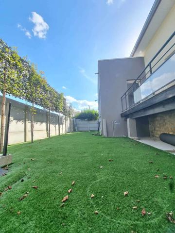 Pavillon indépendant avec garage et terrain