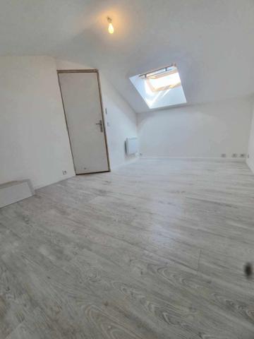 Pavillon indépendant avec garage et terrain