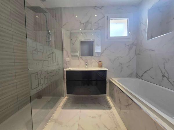 Pavillon indépendant avec garage et terrain