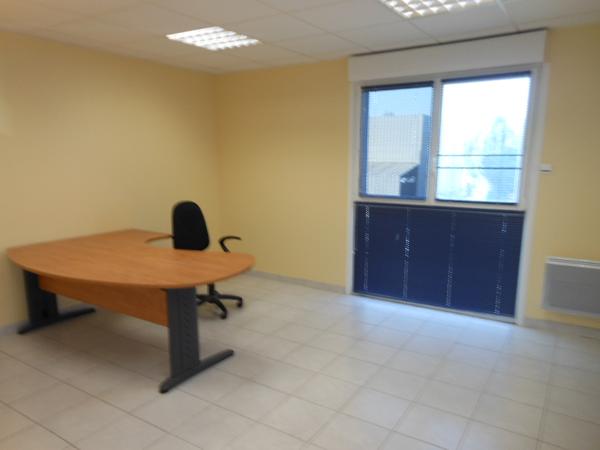 Loue Montrevel local commercial activité de bureaux