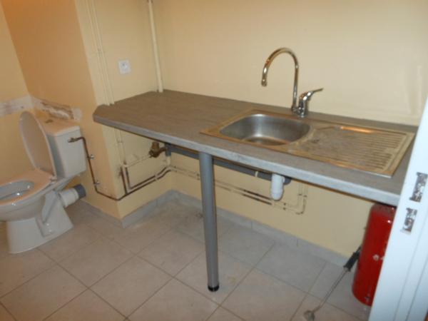 Loue Montrevel local commercial activité de bureaux