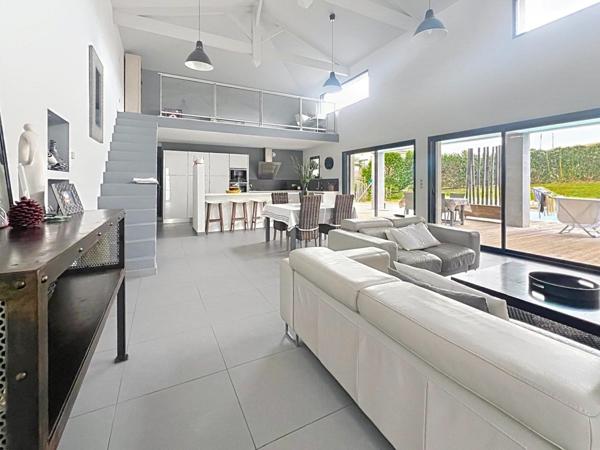 Maison d'Architecte de 185m² + piscine à Casteljaloux