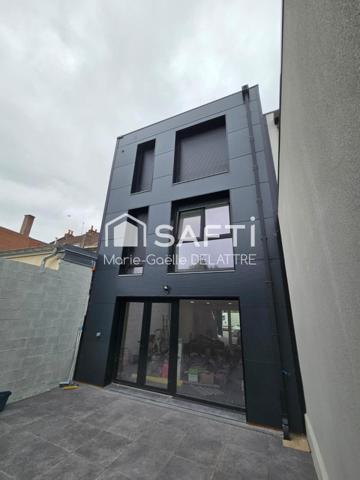 Immeuble Mixte comprenant duplex de 82 m2 et local commercial indépendant de 50 M2 avec cour privative.