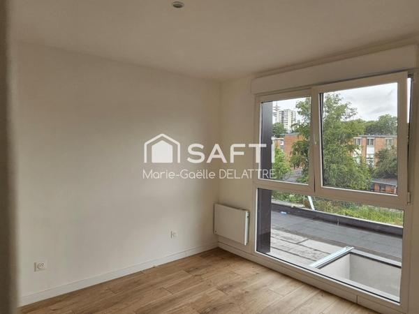 Immeuble Mixte comprenant duplex de 82 m2 et local commercial indépendant de 50 M2 avec cour privative.