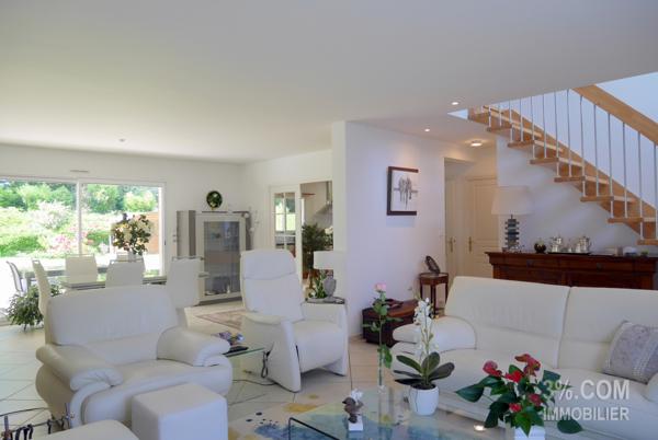 Magnifique maison de 195 m² terrain de 709 m², garage, carport, cave Montreuil-Juigné (49460)