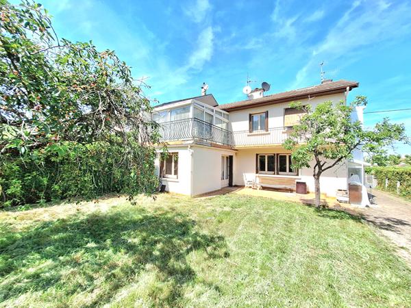 A vendre maison 141 m2 à fort potentiel et idéalement placée à Domérat équipé d'un ascenseur. Domérat