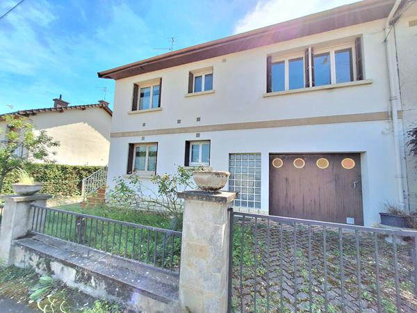 A vendre maison 141 m2 à fort potentiel et idéalement placée à Domérat équipé d'un ascenseur. Domérat