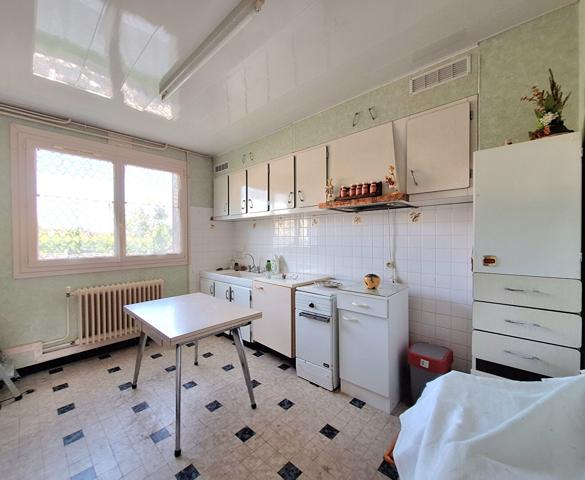 A vendre maison 141 m2 à fort potentiel et idéalement placée à Domérat équipé d'un ascenseur. Domérat
