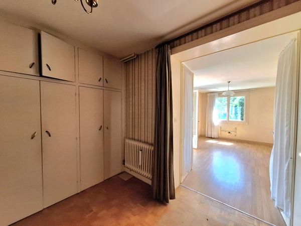 A vendre maison 141 m2 à fort potentiel et idéalement placée à Domérat équipé d'un ascenseur. Domérat