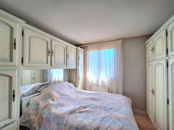 A vendre maison 141 m2 à fort potentiel et idéalement placée à Domérat équipé d'un ascenseur. Domérat