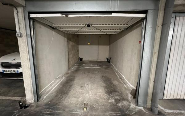 Stationnement à vendre    13 m2 Marseille 14