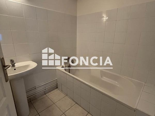 Location Appartement 3 pièces 47 m² - 13 RUE PIERRE ET MARIE CURIE Saint Etienne 42000